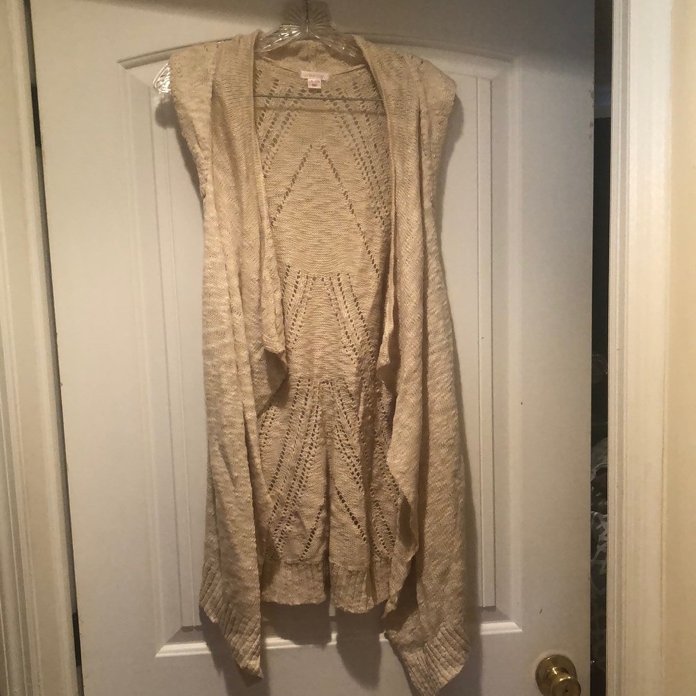 Cream knit vest/sweater